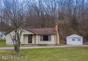 606 Grindle Dr SE, Lowell, MI 49331 photo 1