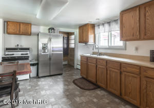 606 Grindle Dr SE, Lowell, MI 49331 photo 5