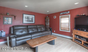 606 Grindle Dr SE, Lowell, MI 49331 photo 3