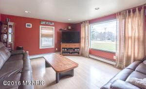 606 Grindle Dr SE, Lowell, MI 49331 photo 2