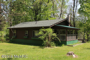 484 E Deer Rd, White Cloud, MI 49349 photo 1