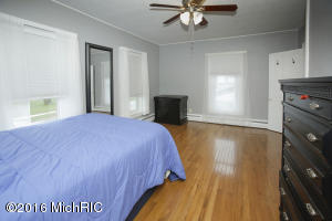 310 E Brg, Plainwell, MI 49080 photo 17