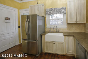 310 E Brg, Plainwell, MI 49080 photo 9