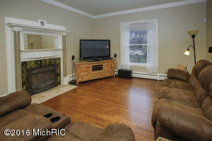 310 E Brg, Plainwell, MI 49080 photo 4