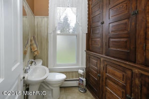 310 E Brg, Plainwell, MI 49080 photo 12