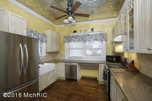 310 E Brg, Plainwell, MI 49080 photo 8