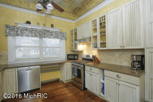 310 E Brg, Plainwell, MI 49080 photo 7