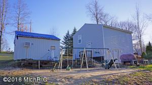 300 Earle, Belding, MI 48809 photo 3