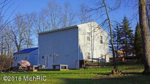 300 Earle, Belding, MI 48809 photo 4