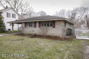 402 S Hooker, Three Rivers, MI 49093 photo 1