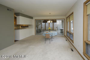 402 S Hooker, Three Rivers, MI 49093 photo 4