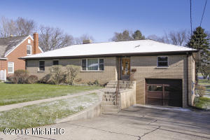 1029 Parchmount, Parchment, MI 49004 photo 2