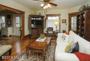 332 N Eagle St, Marshall, MI 49068 photo 3