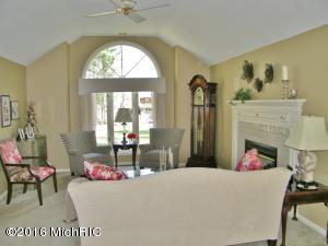19465 Golfview Dr, Big Rapids, MI 49307 photo 3