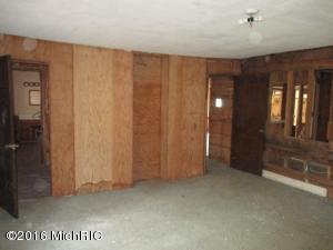 2883 E Riverside Dr, Ionia, MI 48846 photo 5