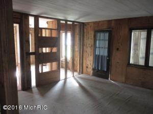 2883 E Riverside Dr, Ionia, MI 48846 photo 4