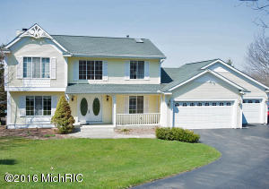 359 S Fork Dr, Plainwell, MI 49080 photo 2