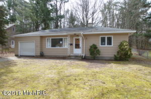 519 E Lewis St, Whitehall, MI 49461 photo 1