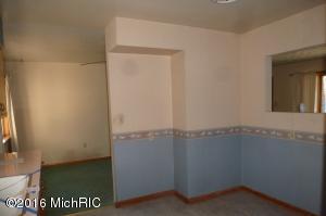519 E Lewis St, Whitehall, MI 49461 photo 9