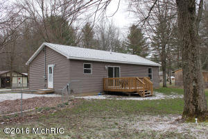 1665 Nash, White Cloud, MI 49349 photo 3
