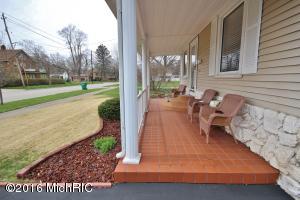 410 E Hoffman St, Three Rivers, MI 49093 photo 4