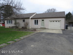 1337 103rd Ave, Plainwell, MI 49080 photo 1