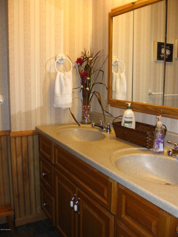 925 Beech St, Pullman, MI 49450 photo 25