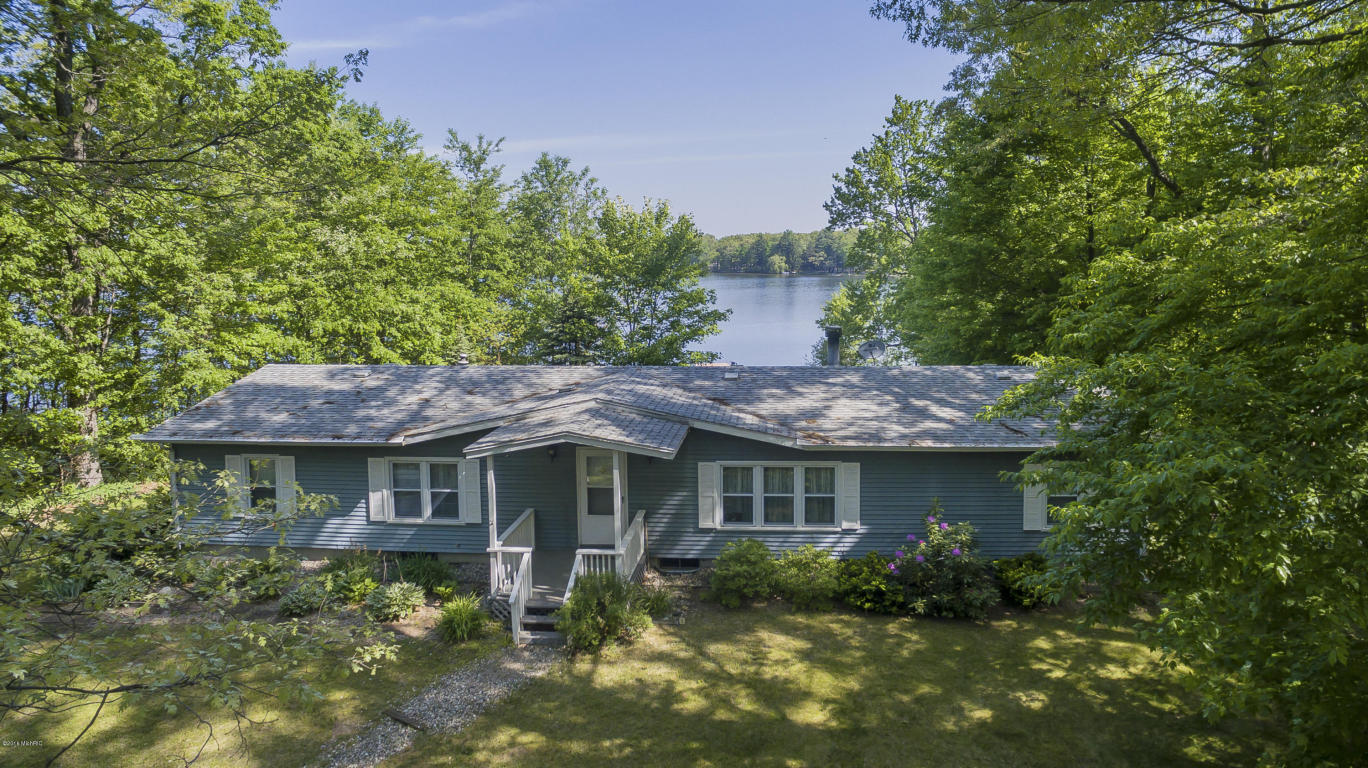 925 Beech St, Pullman, MI 49450 photo 1