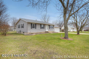 4185 Sandy Dr, Dorr, MI 49323 photo 2