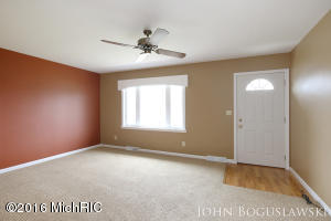 4185 Sandy Dr, Dorr, MI 49323 photo 4