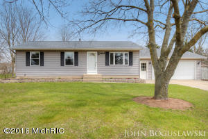 4185 Sandy Dr, Dorr, MI 49323 photo 1