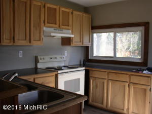 623 E State St, Colon, MI 49040 photo 7