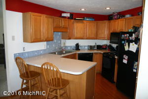 219 Jersey St, Plainwell, MI 49080 photo 2