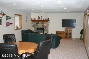 219 Jersey St, Plainwell, MI 49080 photo 4