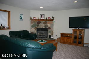 219 Jersey St, Plainwell, MI 49080 photo 3