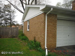 105 Sundown St, Springfield, MI 49037 photo 2