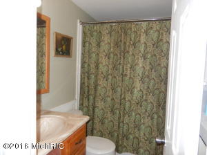 84 E Jefferson, Newaygo, MI 49337 photo 6
