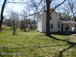 84 E Jefferson, Newaygo, MI 49337 photo 2