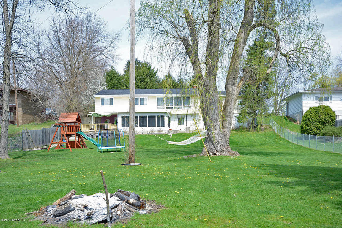 66 Hilltop Ln, Augusta, MI 49012 photo 3