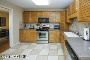 1118 E Gull Lake Dr, Augusta, MI 49012 photo 9