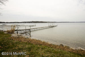 1118 E Gull Lake Dr, Augusta, MI 49012 photo 4