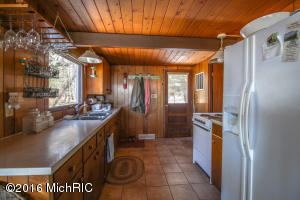 5437 N Ridge Rd, Pentwater, MI 49449 photo 4