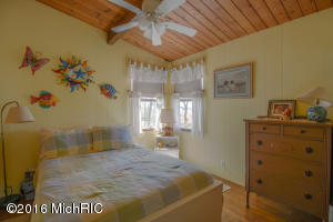 5437 N Ridge Rd, Pentwater, MI 49449 photo 5
