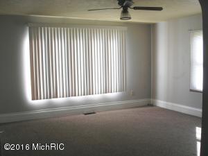 440 Canaris St, Constantine, MI 49042 photo 3
