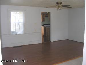 440 Canaris St, Constantine, MI 49042 photo 4