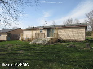 96 E Hillis Rd, Stanton, MI 48888 photo 3