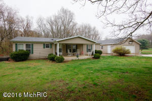 583 4th St, Plainwell, MI 49080 photo 1