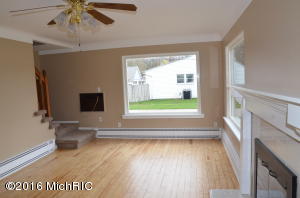 765 E Savidge St, Spring Lake, MI 49456 photo 4