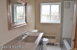 765 E Savidge St, Spring Lake, MI 49456 photo 16