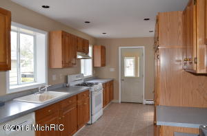 765 E Savidge St, Spring Lake, MI 49456 photo 11
